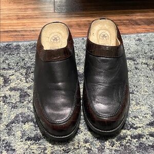 Ariat Black and Brown Leather Loafers